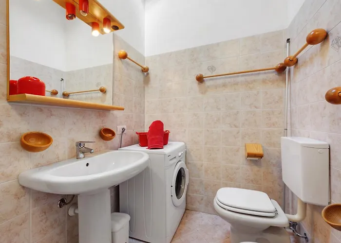 The Waterfall Daire La Salle